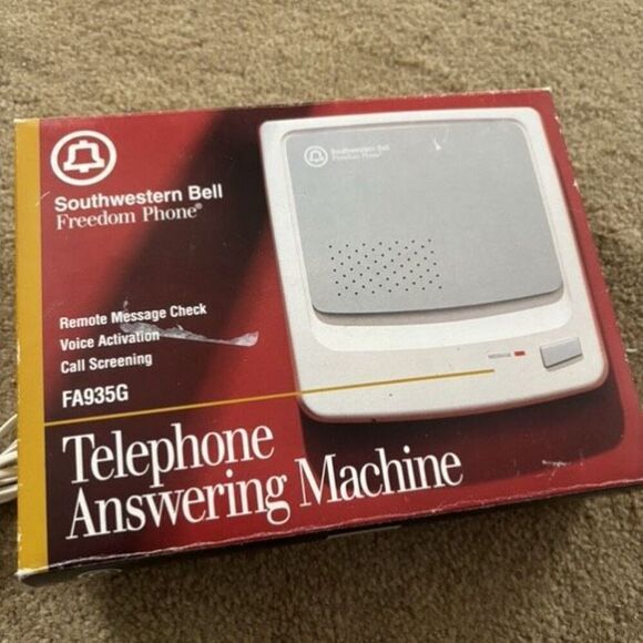 Southwestern Bell Freedom Phone FA935G Telephone Answering Machine - Picture 6 of 7